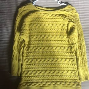 Quarter sleeve sweater